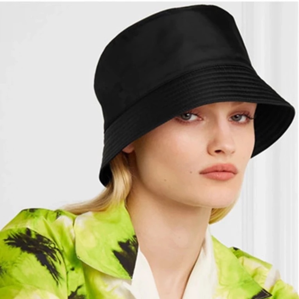Black deep bucket hat